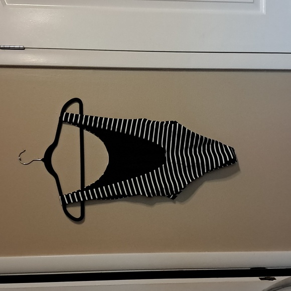 Aerie Hit Cut One piece - Picture 4 of 6